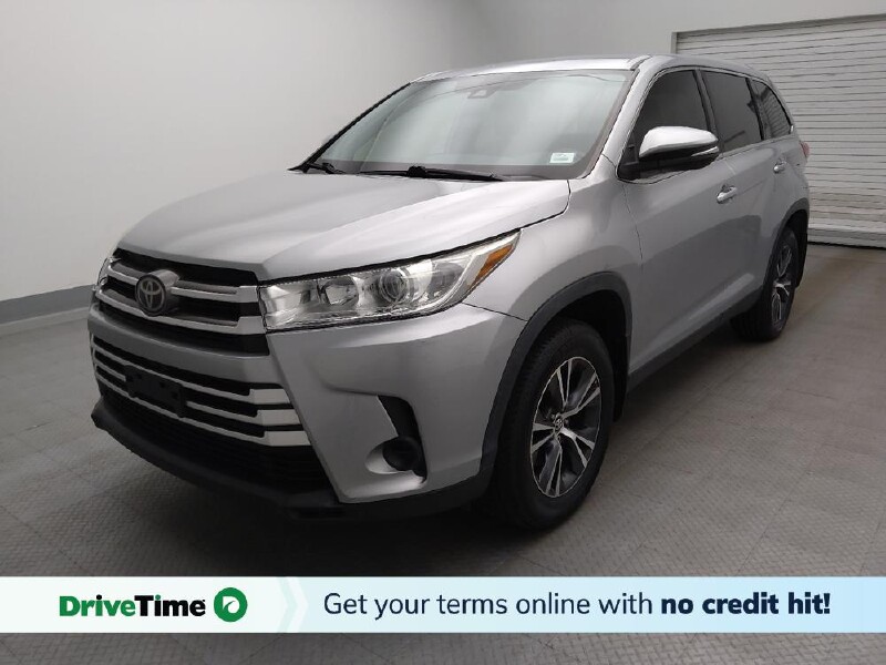 2019 Toyota Highlander in Lakewood, CO 80215 - 18148500