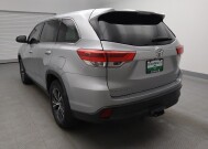 2019 Toyota Highlander in Lakewood, CO 80215 - 18148500 5