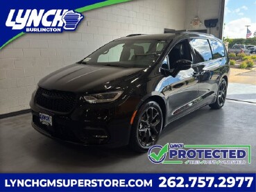 2025 Chrysler Pacifica in Burlington, WI 53105