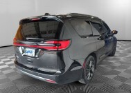 2025 Chrysler Pacifica in Burlington, WI 53105 - 18150780 5