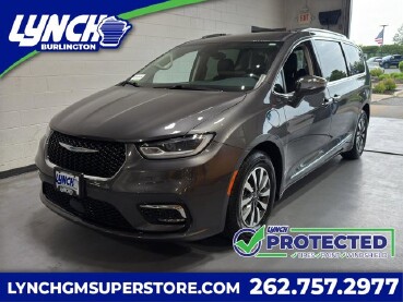 2021 Chrysler Pacifica in Burlington, WI 53105