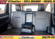 2019 Toyota Highlander in Wichita, KS 67216 - 18150960 10
