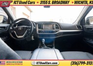 2019 Toyota Highlander in Wichita, KS 67216 - 18150960 8