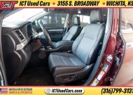 2019 Toyota Highlander in Wichita, KS 67216 - 18150960 7