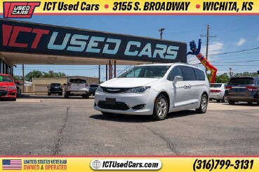 2020 Chrysler Pacifica in Wichita, KS 67216