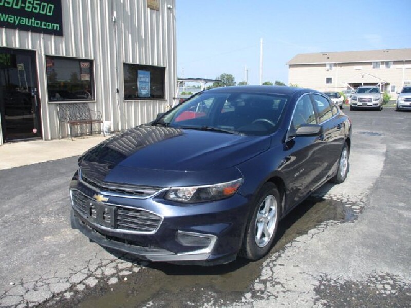 2017 Chevrolet Malibu in Oak Grove, MO 64075 - 18151096