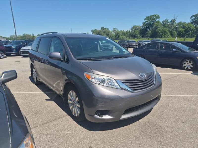 2016 Toyota Sienna in Blauvelt, NY 10913 - 18151106