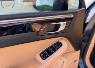 2018 Porsche Macan in Decatur, GA 30032 - 18151596 32