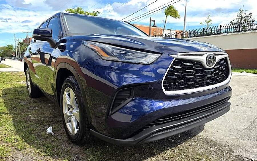 2022 Toyota Highlander in Miramar, FL 33023 - 18151743