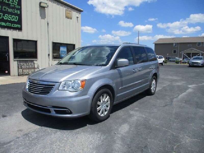 2015 Chrysler Town & Country in Oak Grove, MO 64075 - 18152109