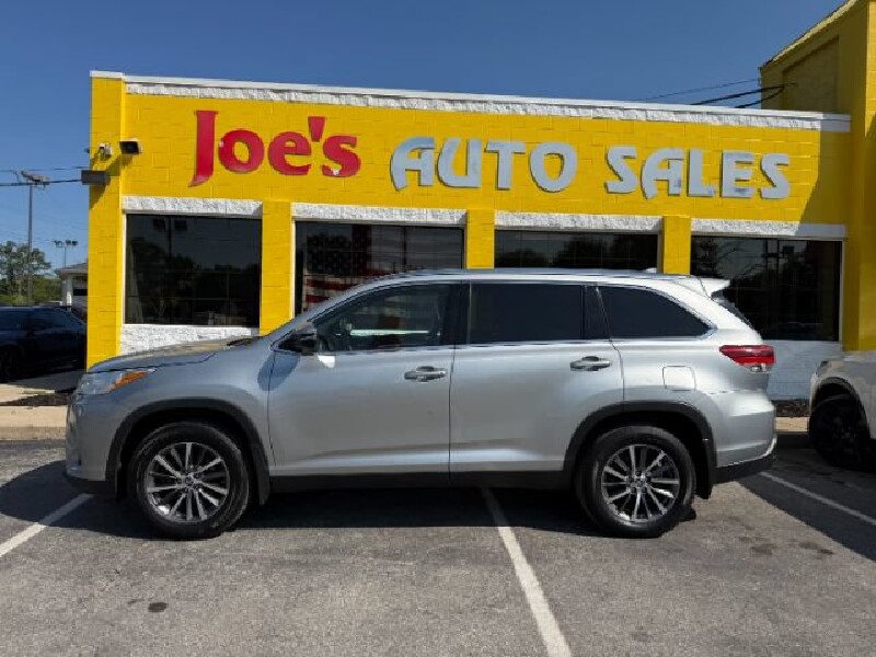2019 Toyota Highlander in Indianapolis, IN 46222-4002 - 18152279