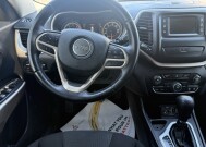 2017 Jeep Cherokee in Phoenix, AZ 85022 - 18152650 7