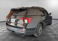 2025 Ford Explorer in Burlington, WI 53105 - 18152771 5