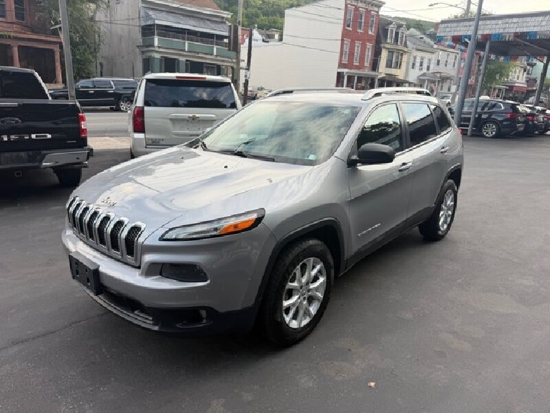 2015 Jeep Cherokee in Pottsville, PA 17901 - 18153294