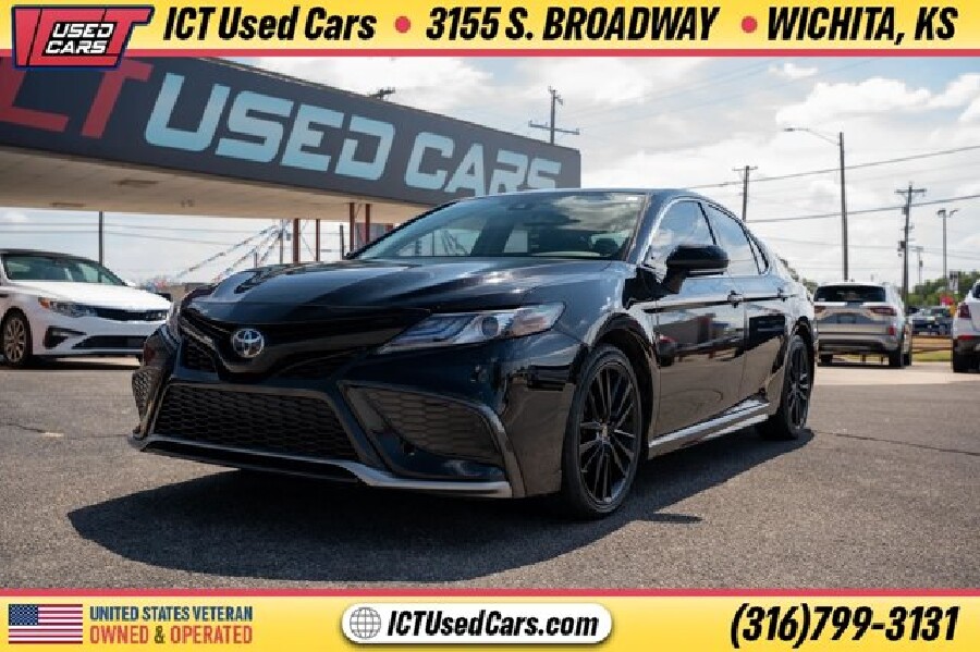 2021 Toyota Camry in Wichita, KS 67216 - 18153379