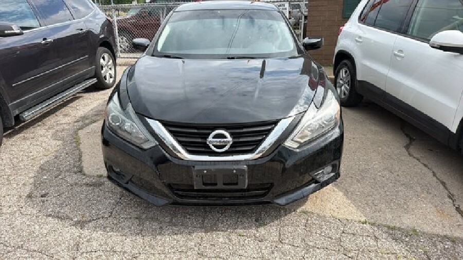2018 Nissan Altima in Euclid, OH 44040 - 18153594