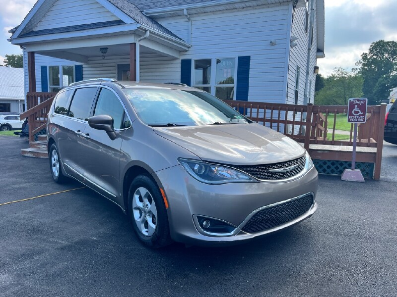 2017 Chrysler Pacifica in Fairview, PA 16415 - 18153623