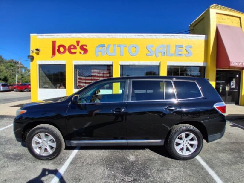 2012 Toyota Highlander in Indianapolis, IN 46222-4002 - 18154014