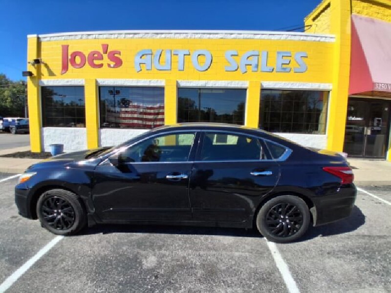 2017 Nissan Altima in Indianapolis, IN 46222-4002 - 18154077