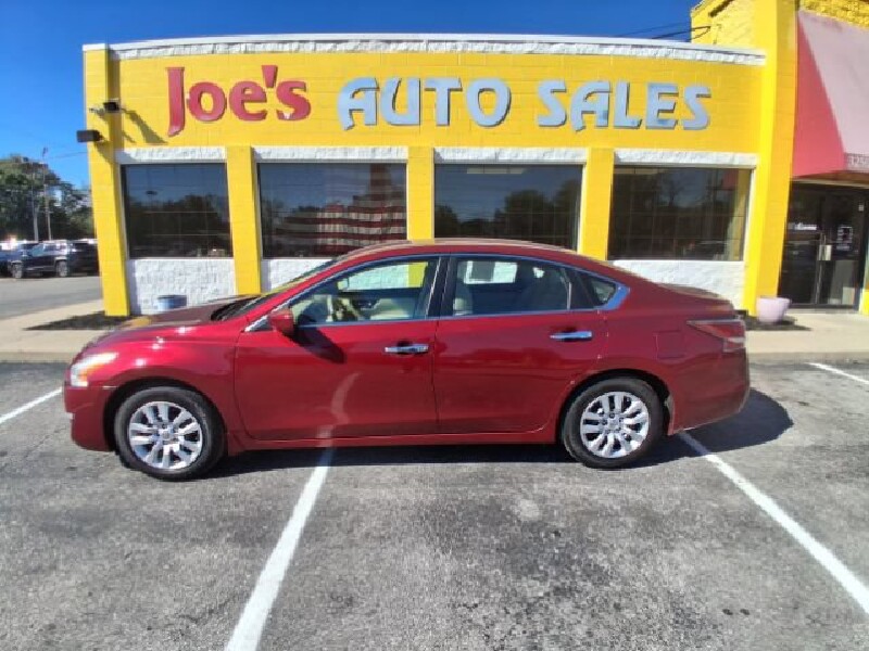 2014 Nissan Altima in Indianapolis, IN 46222-4002 - 18154081