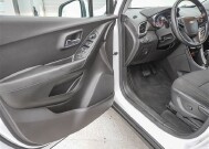 2018 Chevrolet Trax in Cincinnati, OH 45251-2402 - 2042661 3