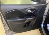 2019 Jeep Cherokee in Chicago, IL 60659 - 2299857 9