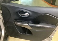 2019 Jeep Cherokee in Chicago, IL 60659 - 2299857 21