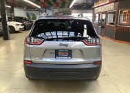 2019 Jeep Cherokee in Chicago, IL 60659 - 2299857 4