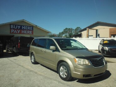 2009 Chrysler Town & Country in WEEKI WACHEE, FL 34614