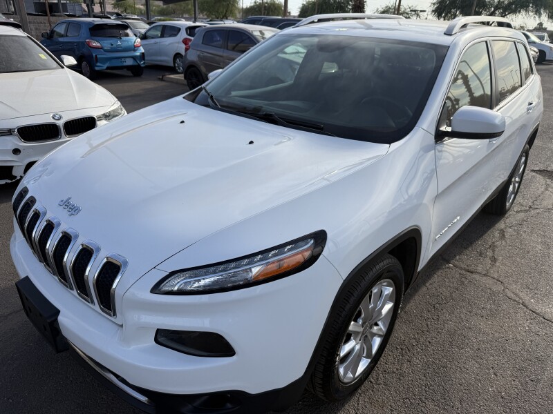2017 Jeep Cherokee in Phoenix, AZ 85022 - 2347353