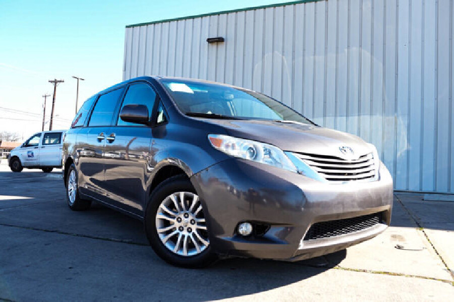 2015 Toyota Sienna in San Antonio, TX 78228 - 2426038