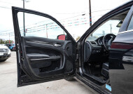 2018 Chrysler 300 in San Antonio, TX 78228 - 2426067 14