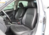 2020 Volkswagen Passat in Decatur, GA 30032 - 2426096 32