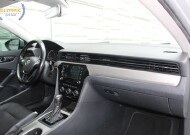 2020 Volkswagen Passat in Decatur, GA 30032 - 2426096 17
