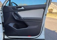 2018 Volkswagen Tiguan in Decatur, GA 30032 - 2440637 86