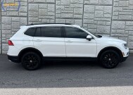 2018 Volkswagen Tiguan in Decatur, GA 30032 - 2440637 8