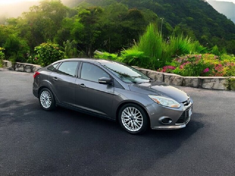 2013 Ford Focus in COSTA MESA, CA 92626 - 2463352